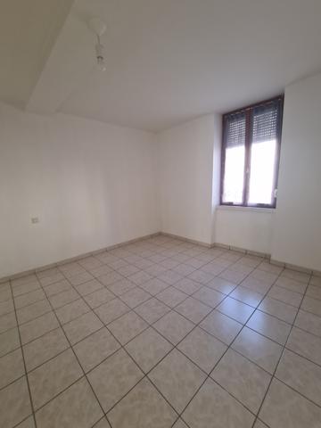 LIMOUX PROCHE CENTRE VILLE, APPT T2 DE PLAIN PIED AVEC TERRASSE