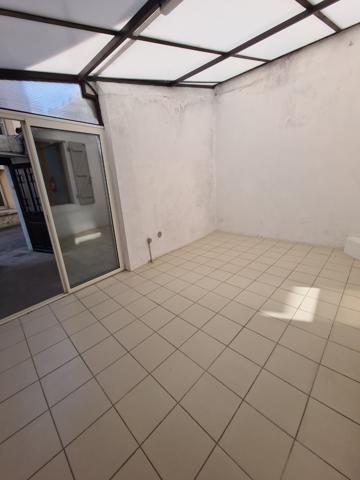 LIMOUX PROCHE CENTRE VILLE, APPT T2 DE PLAIN PIED AVEC TERRASSE
