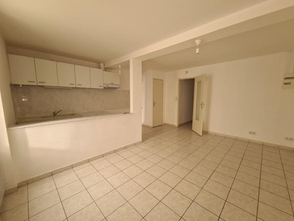 LIMOUX PROCHE CENTRE VILLE, APPT T2 DE PLAIN PIED AVEC TERRASSE