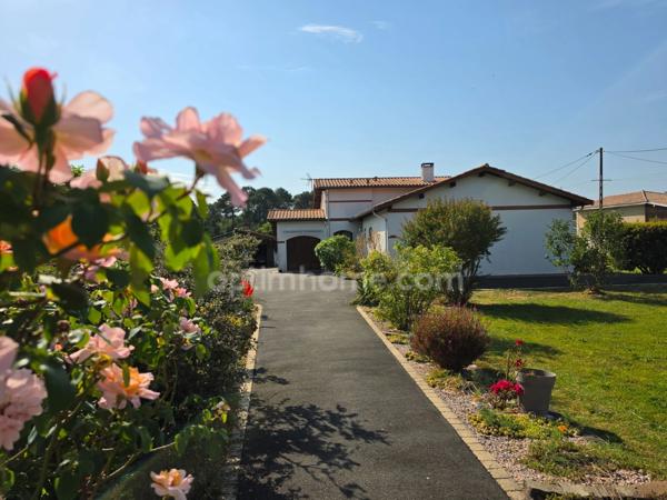 Maison familiale 5 pièces de 147,23 m² sur 1 970 m² avec piscine à SALLES (33)