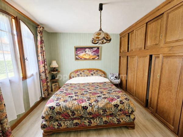 Maison familiale 5 pièces de 147,23 m² sur 1 970 m² avec piscine à SALLES (33)