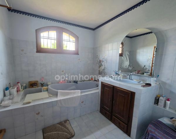 Maison familiale 5 pièces de 147,23 m² sur 1 970 m² avec piscine à SALLES (33)