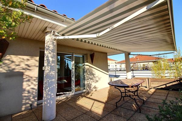 Dernier étage appartement T4, terrasse de 40 m², pièce de vie ensoleillée de 48m² climatisée, un garage