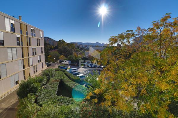 Appartement 10e Arrondissement 5 pièces - Traversant - Vue dégagée sur collines