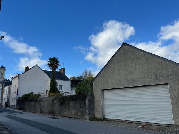 Saint-Étienne-de-Montluc (44360) Hyper-centre Saint-Étienne-de-MontlucMaison de 158 m2 et 205 m2 de dépendance en zone Ua