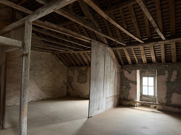 Saint-Étienne-de-Montluc (44360) Hyper-centre Saint-Étienne-de-MontlucMaison de 158 m2 et 205 m2 de dépendance en zone Ua