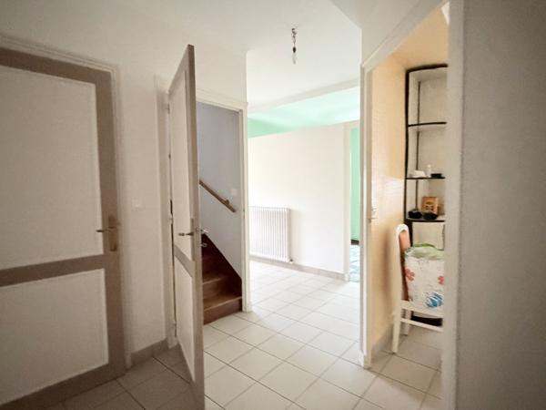 Saint-Étienne-de-Montluc (44360) Hyper-centre Saint-Étienne-de-MontlucMaison de 158 m2 et 205 m2 de dépendance en zone Ua