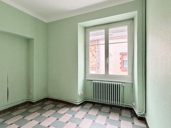 Saint-Étienne-de-Montluc (44360) Hyper-centre Saint-Étienne-de-MontlucMaison de 158 m2 et 205 m2 de dépendance en zone Ua