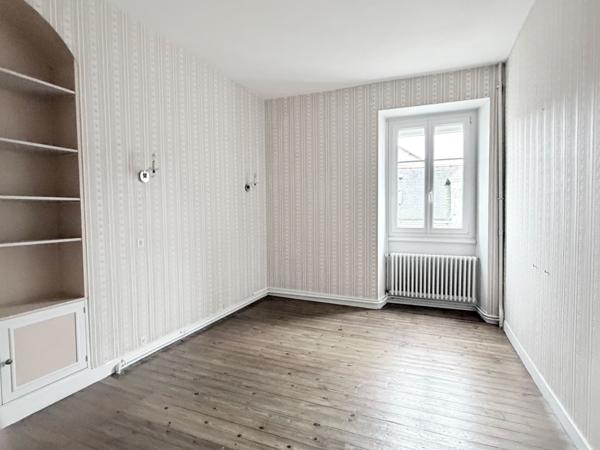 Saint-Étienne-de-Montluc (44360) Hyper-centre Saint-Étienne-de-MontlucMaison de 158 m2 et 205 m2 de dépendance en zone Ua