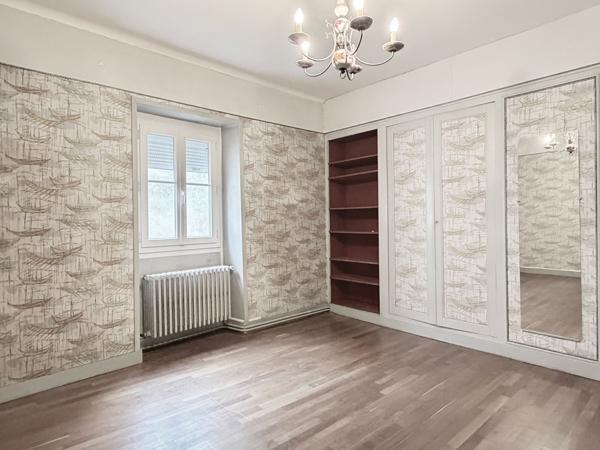 Saint-Étienne-de-Montluc (44360) Hyper-centre Saint-Étienne-de-MontlucMaison de 158 m2 et 205 m2 de dépendance en zone Ua