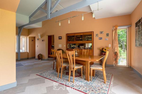 Maison d’architecte aux courbes audacieuses en plein coeur des vignes