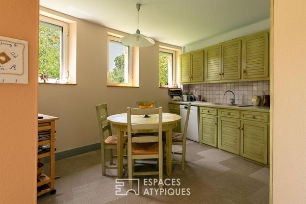 Maison d’architecte aux courbes audacieuses en plein coeur des vignes