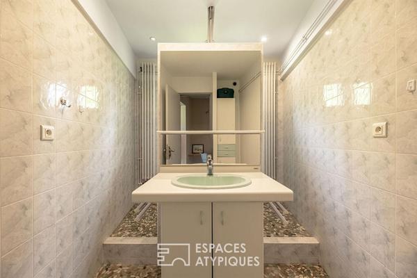 Maison d’architecte aux courbes audacieuses en plein coeur des vignes