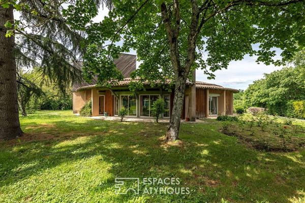 Maison d’architecte aux courbes audacieuses en plein coeur des vignes