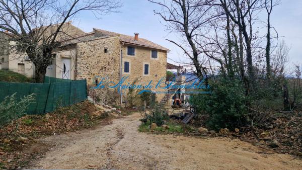 A 10 min de Saint Ambroix, mas de type F3/F4 sur 767 m² de terrain