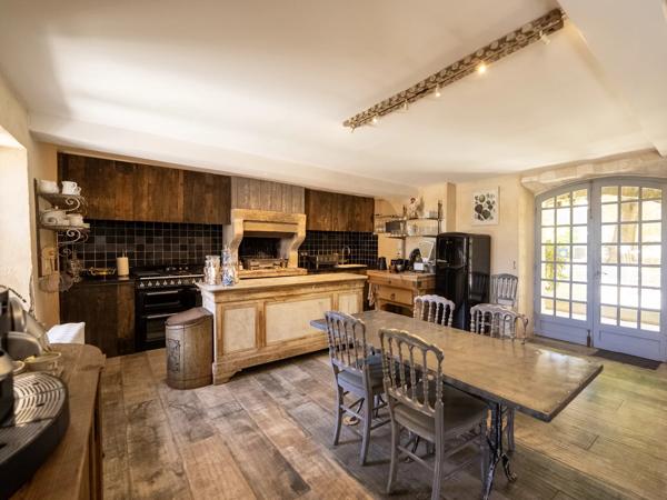 Châteauneuf-de-Gadagne, Maison 7 Chambres -  355 m² à vendre