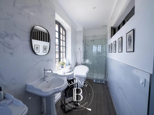 Châteauneuf-de-Gadagne, Maison 7 Chambres -  355 m² à vendre