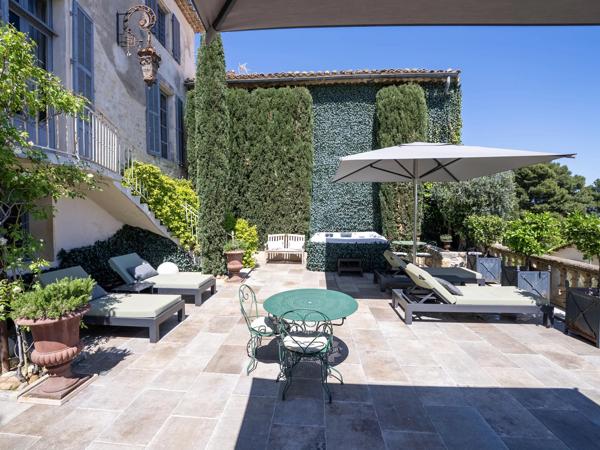 Châteauneuf-de-Gadagne, Maison 7 Chambres -  355 m² à vendre