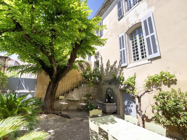 Châteauneuf-de-Gadagne, Maison 7 Chambres -  355 m² à vendre