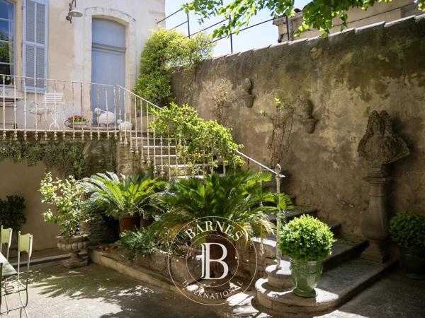Châteauneuf-de-Gadagne, Maison 7 Chambres -  355 m² à vendre