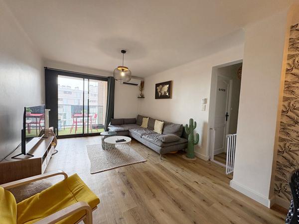 HYERES Centre-Ville - T4 de 75 M2 - Rénové - Balcon avec vue mer - Cave