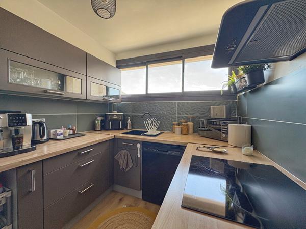 HYERES Centre-Ville - T4 de 75 M2 - Rénové - Balcon avec vue mer - Cave