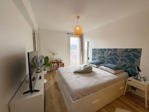 HYERES Centre-Ville - T4 de 75 M2 - Rénové - Balcon avec vue mer - Cave