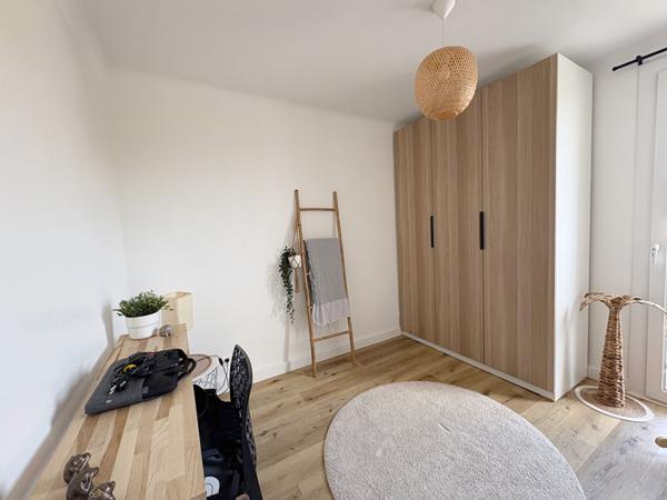 HYERES Centre-Ville - T4 de 75 M2 - Rénové - Balcon avec vue mer - Cave