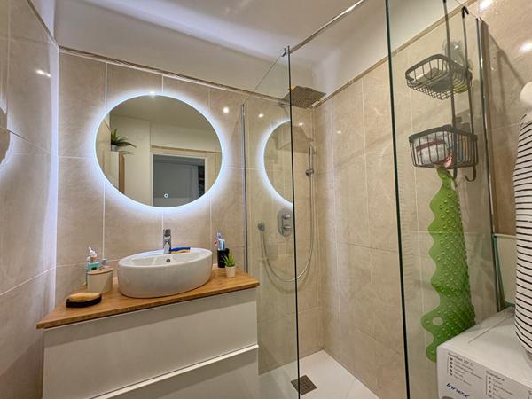 HYERES Centre-Ville - T4 de 75 M2 - Rénové - Balcon avec vue mer - Cave