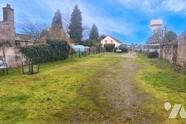  A vendre Immeuble de rapport au bourg de  Moëlan-sur-Mer (29)

Ensemble immobilier composé d...