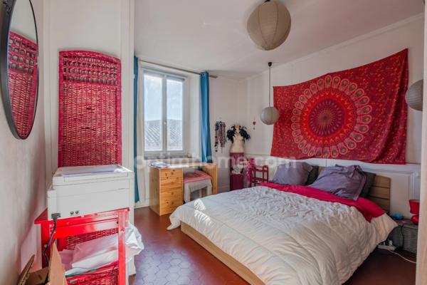 83700 - SAINT-RAPHAËL - 2 PIÈCES - DERNIER ÉTAGE - PLEIN CENTRE - CACHET