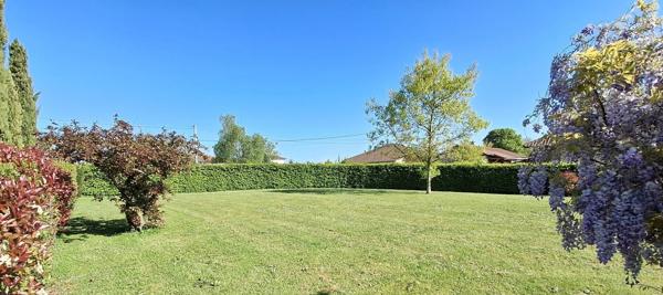 Terrain à vendre à Saint-Cyr-sur-Menthon 01380