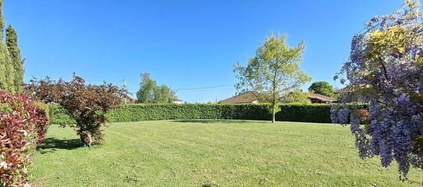 Terrain à vendre à Saint-Cyr-sur-Menthon 01380