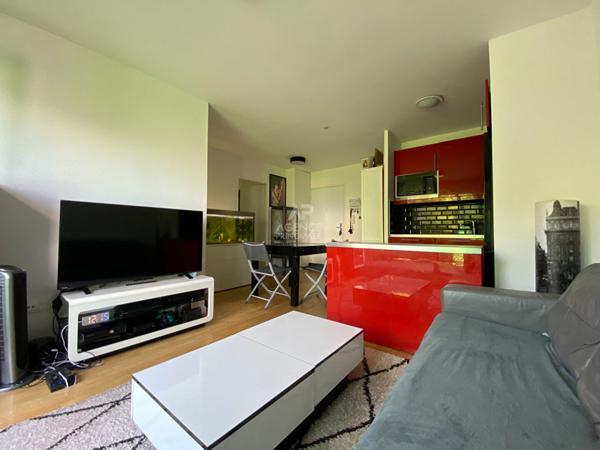 Nanterre limite Puteaux 3 pièces en dernier étage avec balcon/terrasse €369 000 ** - Référence 15096