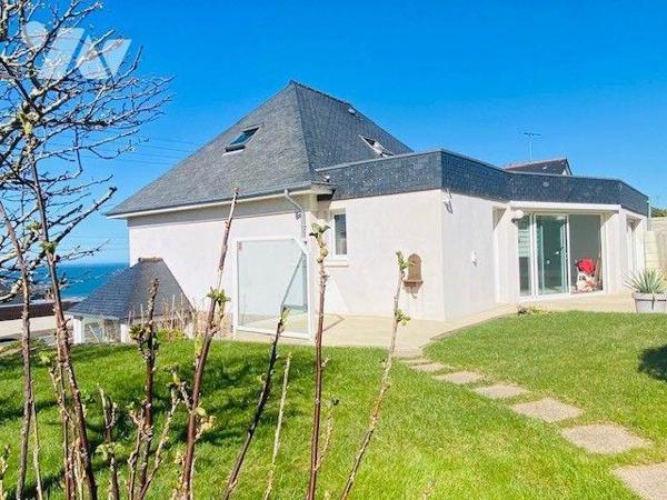 A VENDRE  à Perros-Guirec (22700) en Côtes-d'Armor (22), pavillon entièrement rénové en 2010, d...