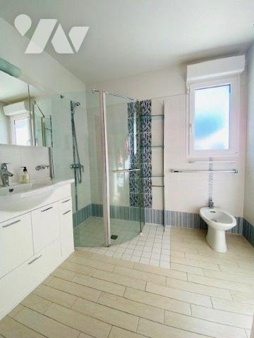 A VENDRE  à Perros-Guirec (22700) en Côtes-d'Armor (22), pavillon entièrement rénové en 2010, d...