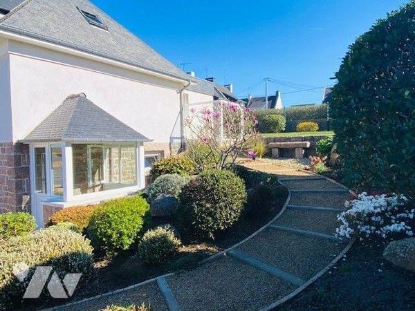 A VENDRE  à Perros-Guirec (22700) en Côtes-d'Armor (22), pavillon entièrement rénové en 2010, d...