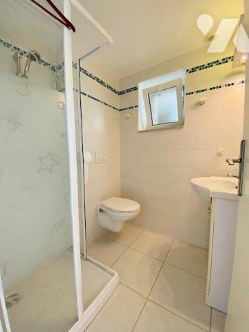 A VENDRE  à Perros-Guirec (22700) en Côtes-d'Armor (22), pavillon entièrement rénové en 2010, d...