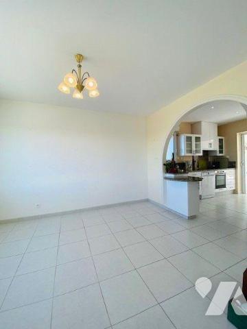 A VENDRE  à Perros-Guirec (22700) en Côtes-d'Armor (22), pavillon entièrement rénové en 2010, d...