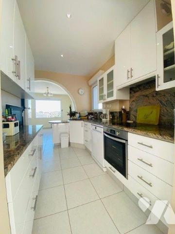 A VENDRE  à Perros-Guirec (22700) en Côtes-d'Armor (22), pavillon entièrement rénové en 2010, d...