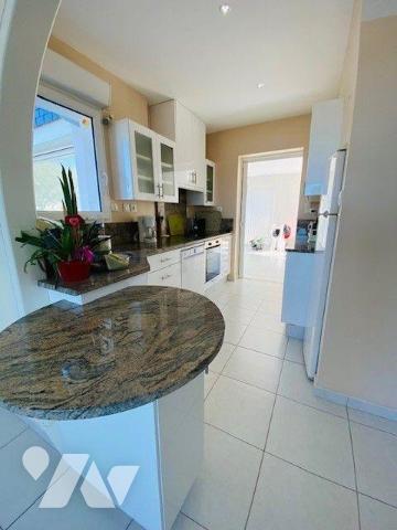 A VENDRE  à Perros-Guirec (22700) en Côtes-d'Armor (22), pavillon entièrement rénové en 2010, d...