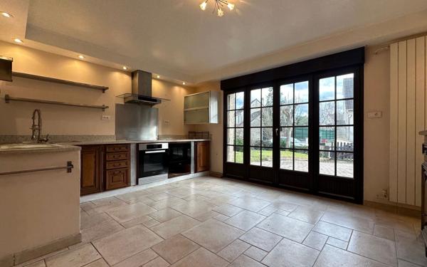 Maison à vendre    7 pièces • 199 m2 Savigny-le-Temple