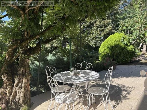Vente                                                      Maison
                        
                     8 pièces                      230 m2                     à Marmande