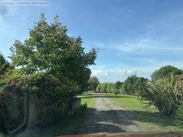 Vente                                                      Maison
                        
                     8 pièces                      230 m2                     à Marmande