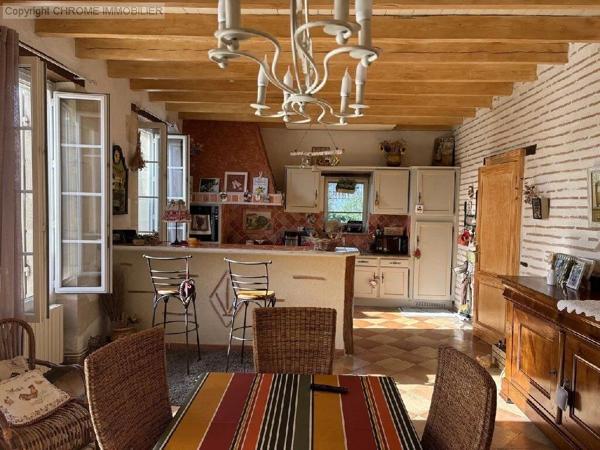 Vente                                                      Maison
                        
                     8 pièces                      230 m2                     à Marmande