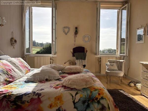 Vente                                                      Maison
                        
                     8 pièces                      230 m2                     à Marmande