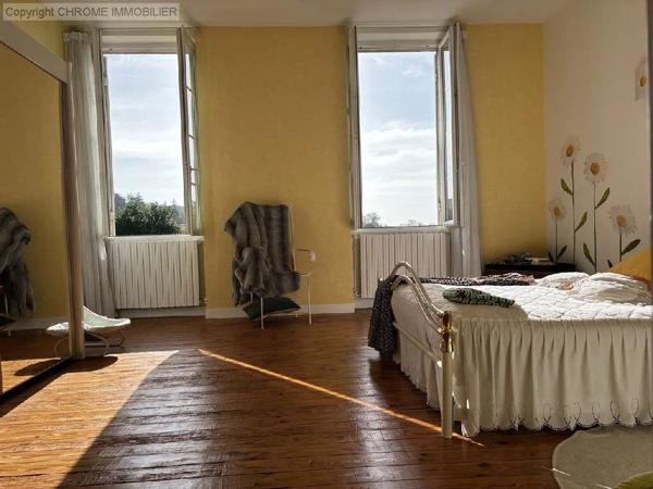 Vente                                                      Maison
                        
                     8 pièces                      230 m2                     à Marmande