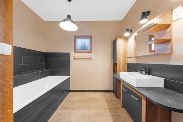 Maison 166 m² + appartement indépendant sur 4000 m² ? fort potentiel