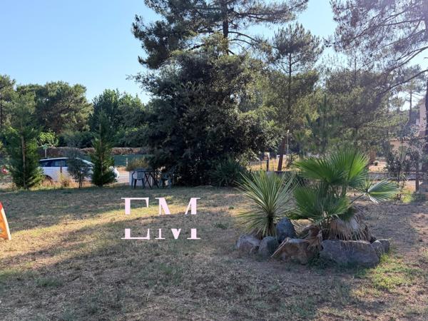 MAISON CONTEMPORAINE DANS LES PINS A DEUX PAS DES PLAGES