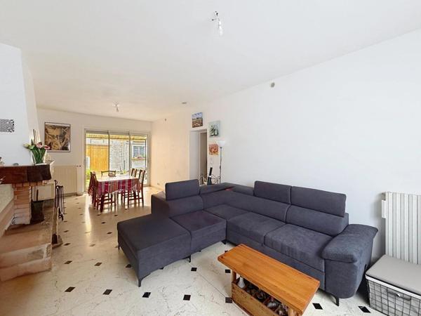 CHARLY SUR MARNE : Commerces, écoles et collège à pied